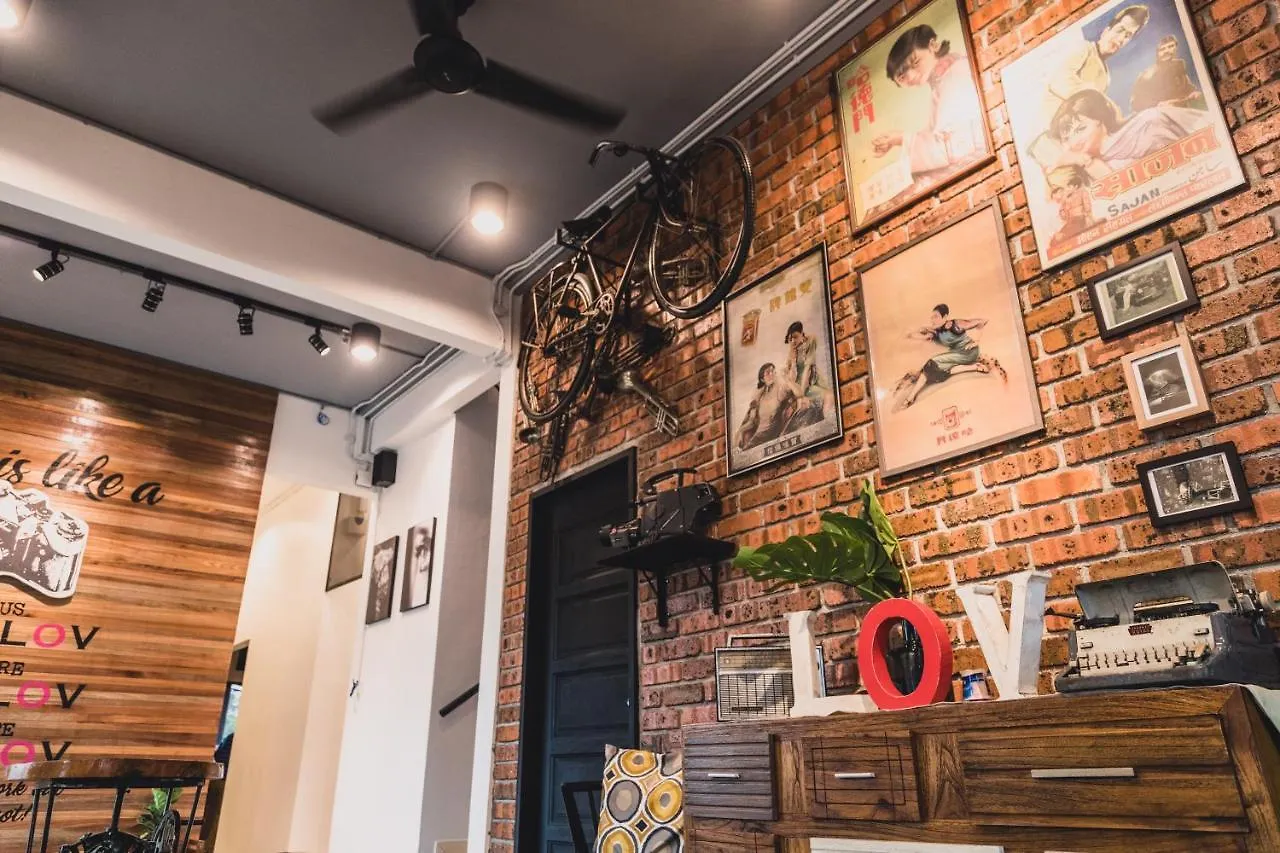 Bed & Breakfast The Best Hotel In Bayan Lepas - The Lov Penang